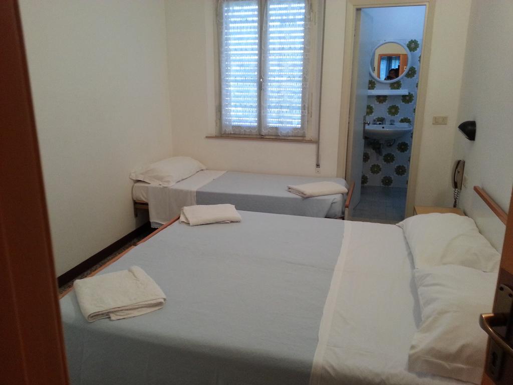 Fiorina Bed&Breakfast - Colazione Fino A Mezzogiorno - Beach Village Gratuito - Aquafan25 Oltremare20 Riccione Kamer foto