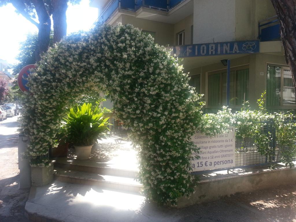 Fiorina Bed&Breakfast - Colazione Fino A Mezzogiorno - Beach Village Gratuito - Aquafan25 Oltremare20 Riccione Buitenkant foto