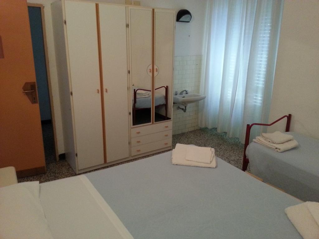 Fiorina Bed&Breakfast - Colazione Fino A Mezzogiorno - Beach Village Gratuito - Aquafan25 Oltremare20 Riccione Kamer foto