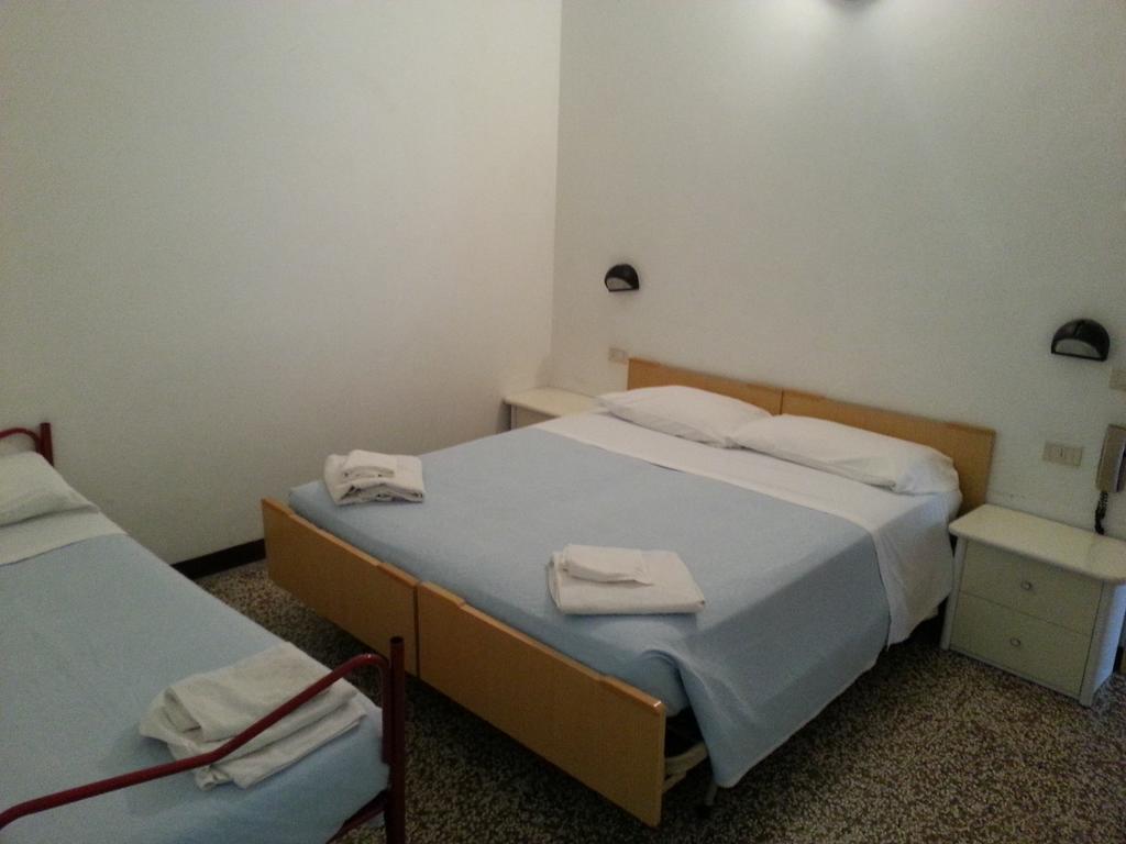 Fiorina Bed&Breakfast - Colazione Fino A Mezzogiorno - Beach Village Gratuito - Aquafan25 Oltremare20 Riccione Buitenkant foto